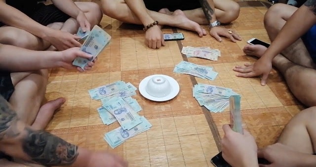 Nghệ thuật chơi xóc đĩa: Biết dừng đúng lúc