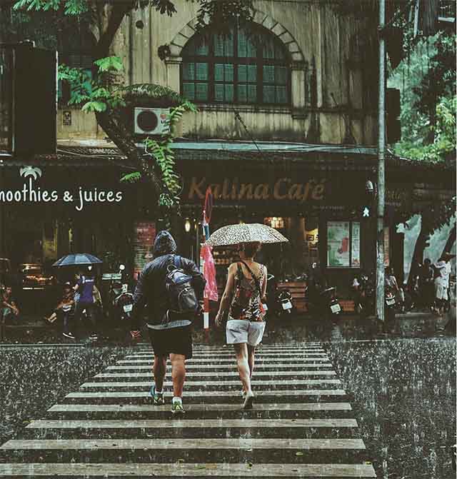 Người phụ nữ mơ về mưa