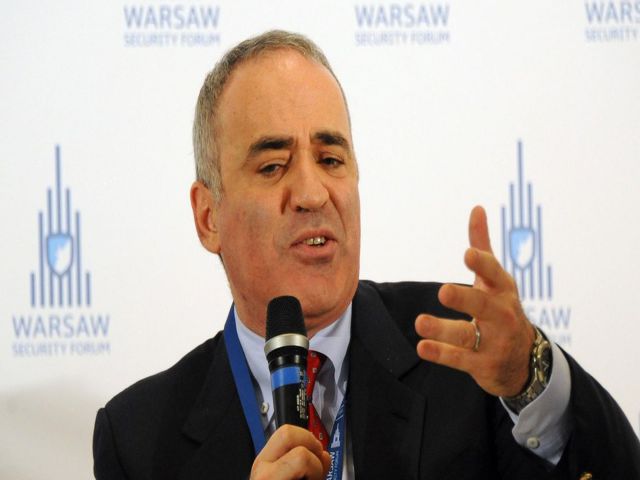kasparov nghĩ huu
