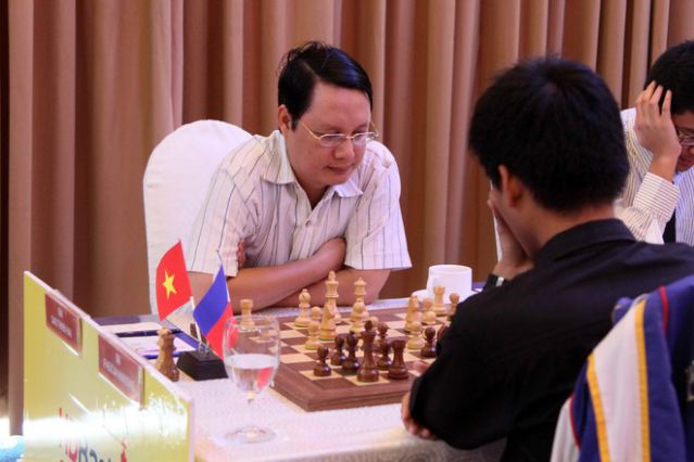 ngành công nghiệp của con dao thứ hai