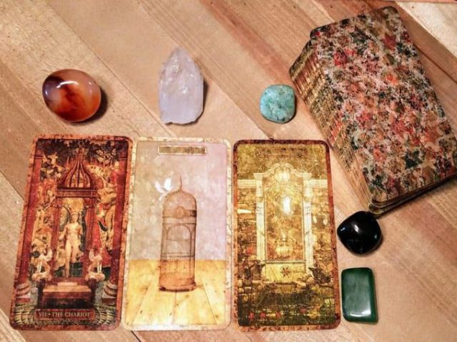 Tyldwick Tarot co kien truc ma vang tu phan vien den tong the