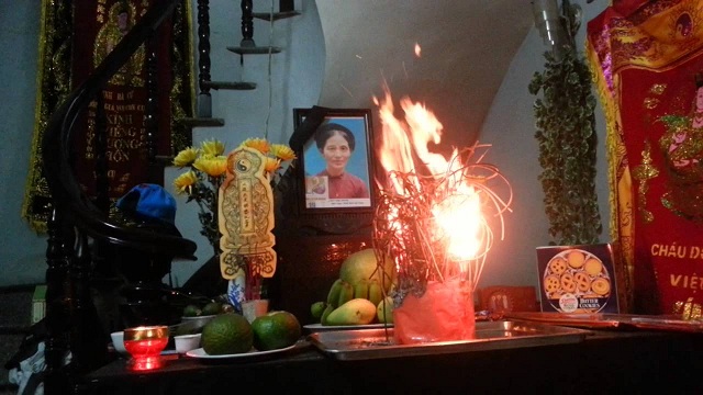 Giấc mơ thấy nồi hương đang bốc cháy
