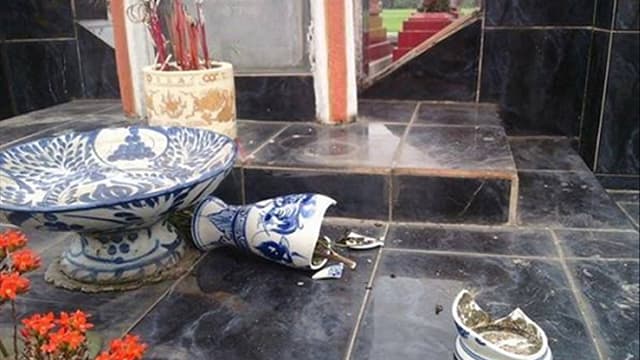 Nằm mơ thấy bình hương bị vỡ. 