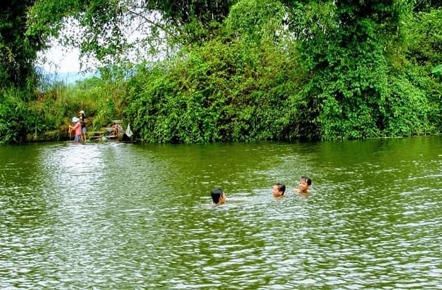 Mơ thấy bạn tắm sông 