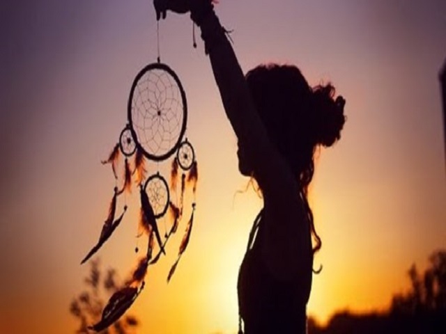 mơ thấy bắt tôm đánh con gì 