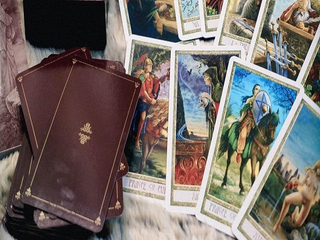 Bộ bài Druidcraft Tarot có rất nhiều phép thuật