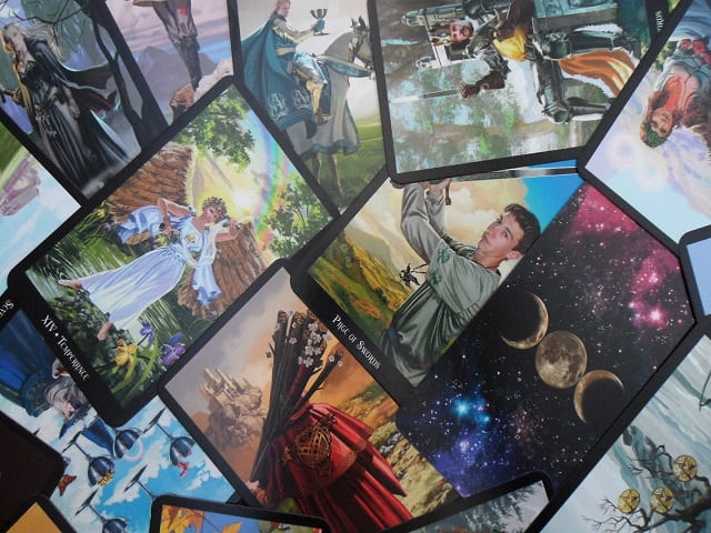 Bộ bài Witches Tarot gần gũi với tất cả người dùng