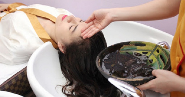 Ngủ mơ thấy gội đầu bằng bồ kết.