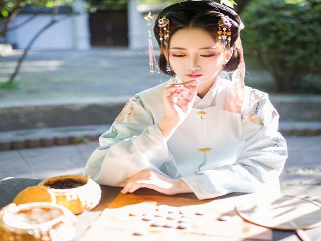 Chơi cờ vây để thực hành "lòng nhân hậu"
