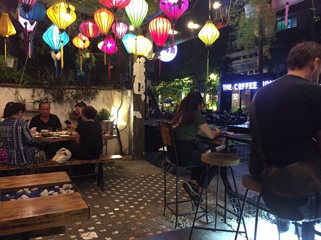 Khong gian quan C On Coffee rat hien dai