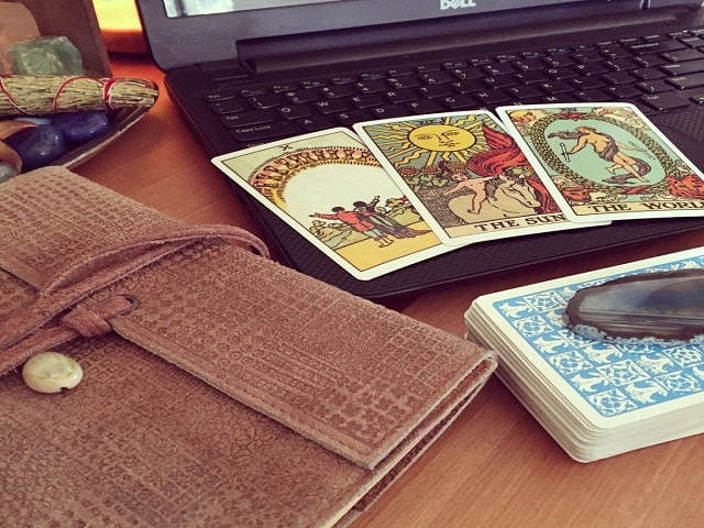 Bói bài tarot trực tuyến có rất nhiều điểm 