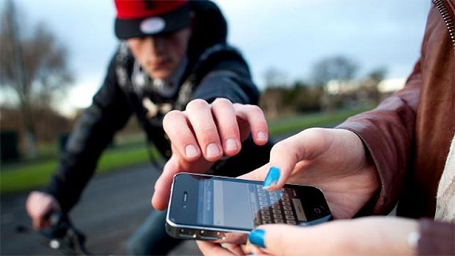 Mơ thấy trộm điện thoại