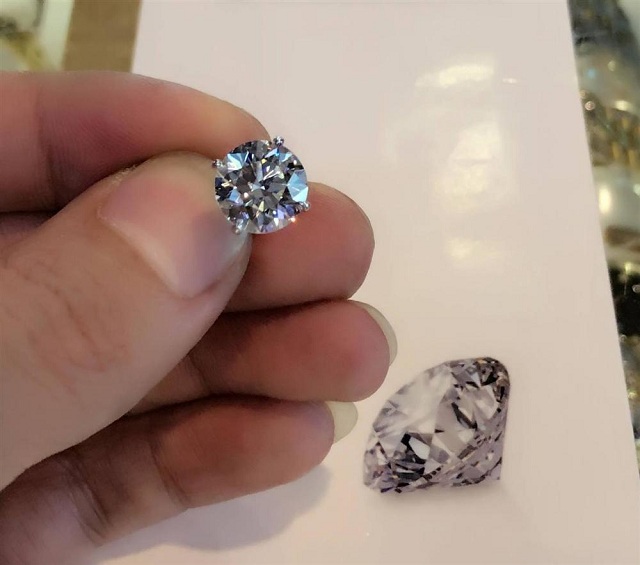 Nằm mơ thấy mua kim cương là điềm gì