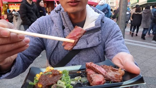 Nằm mơ thấy ăn thịt bò một mình