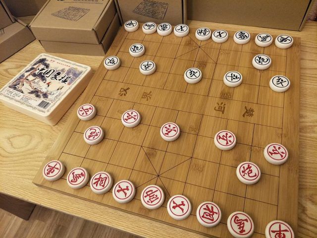 Người chơi muốn hòa cờ <span class='marker'>nên</span> <span class='marker'>thông tin</span> cho trọng tài và chấm điểm đã đi được trên 50 nước