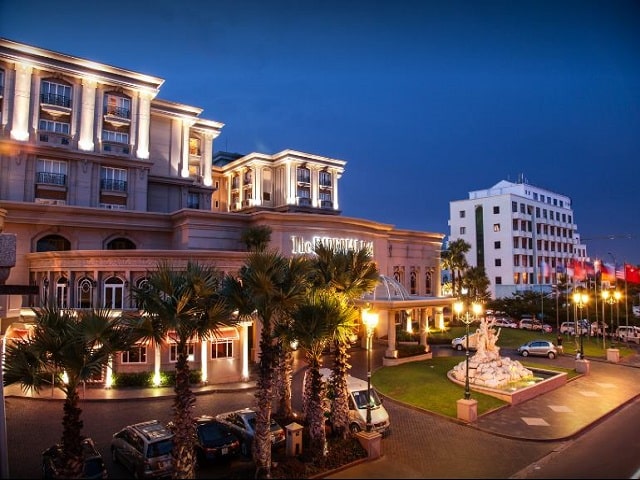 sòng bạc khách sạn hoàng gia trong nước