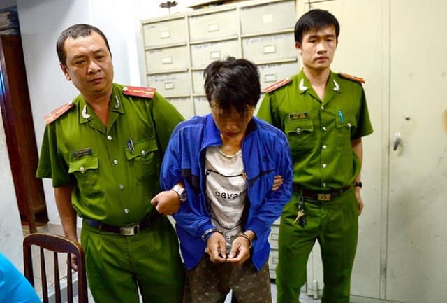 Nằm mơ thấy anh trai bị công an bắt.