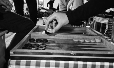 Backgammon là gì? Chi tiết cách chơi Backgammon cho tân binh