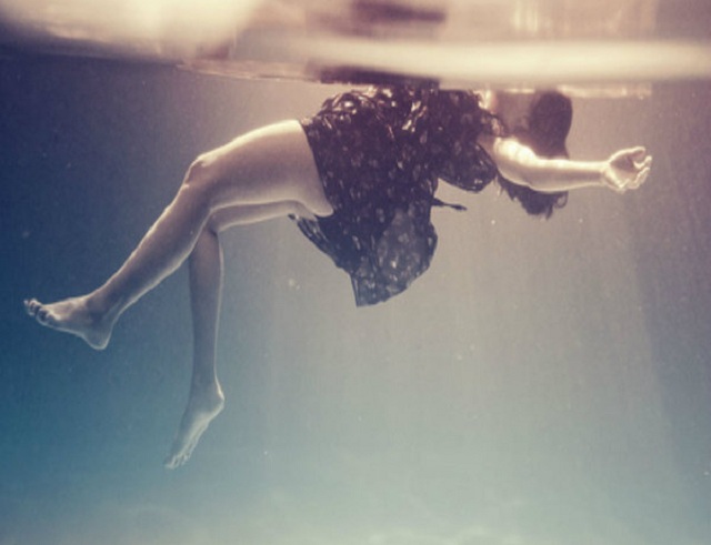 Người vợ trong mơ bị chết đuối