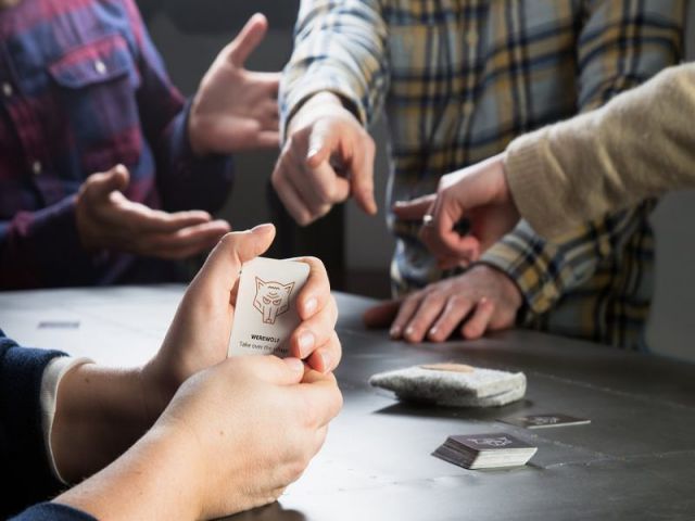 Mọi người sẽ phải quyết định xem ai là người tỏa sáng vào ngày hôm sau