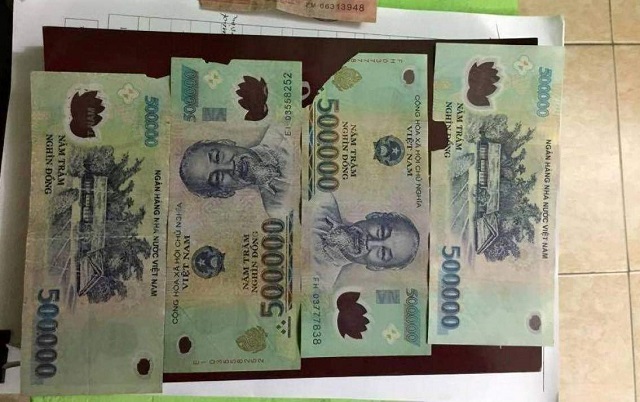 Mơ thấy tiền bị xé mất