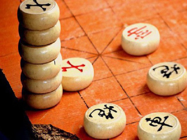 Cuối đường hầm nằm giữa đường.