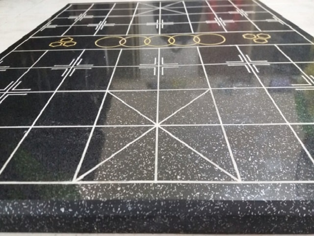 Hình ảnh bàn cờ làm bằng đá 