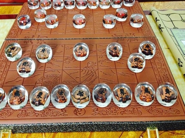 Hình ảnh bàn cờ kính