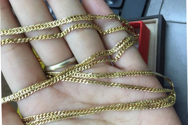 Nằm mơ thấy mất dây chuyền vàng có hại không?