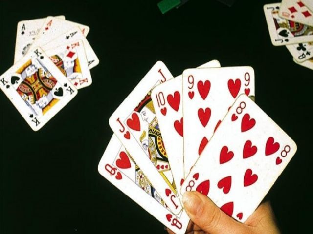 Cách chơi poker hay là bạn phải biết tính toán kỹ lưỡng trước khi chơi.