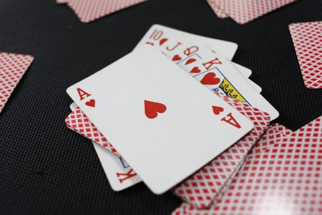  Phỏm có nhiều thuật ngữ không nên bỏ qua