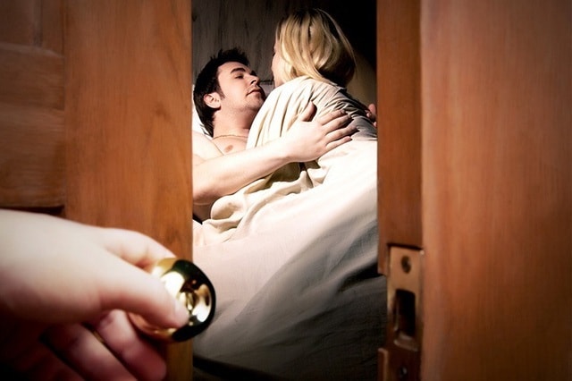 Một người, không phải một người yêu người khác