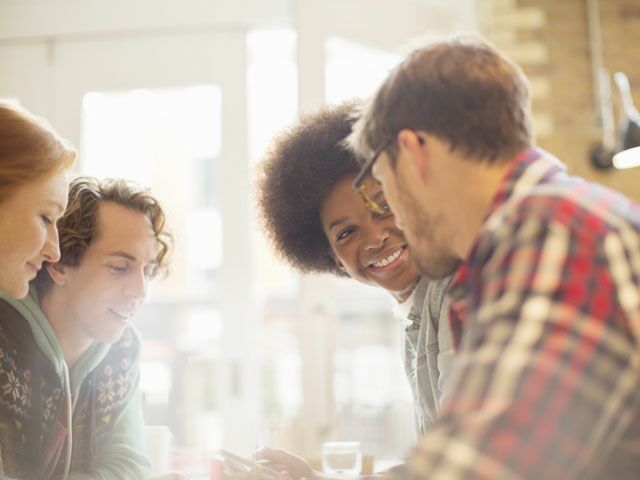 Diễn giải giấc mơ gặp gỡ bạn bè