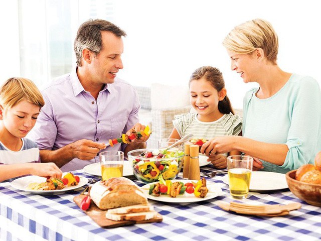 Mơ thấy đi ăn cùng gia đình