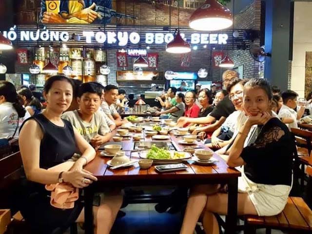 Mơ thấy nhiều người đang ăn