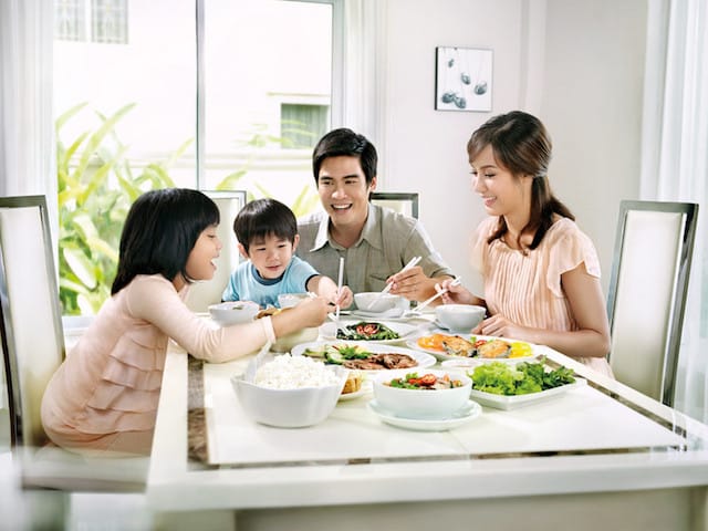 Mơ thấy đi ăn cùng gia đình