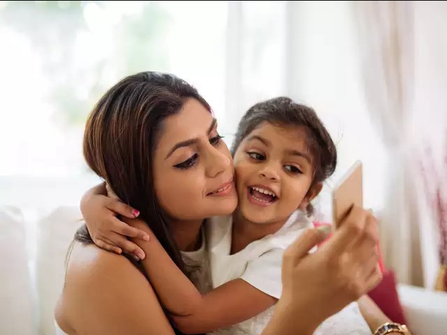 Mơ thấy ôm một cô gái nhỏ