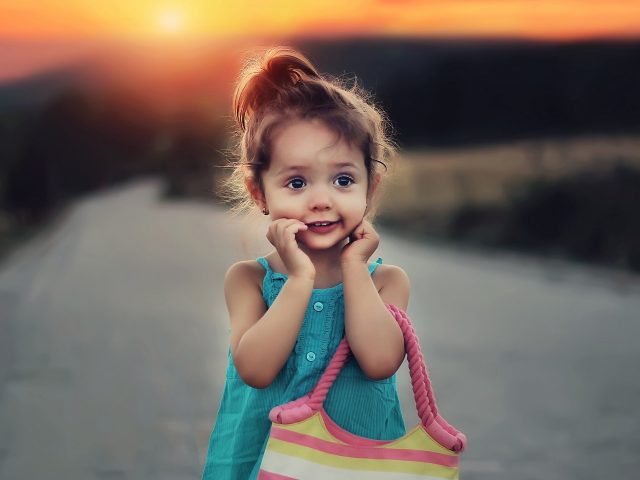 Mơ thấy một em bé gái