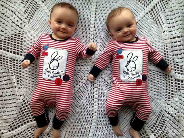 Nằm mơ thấy hai cậu bé