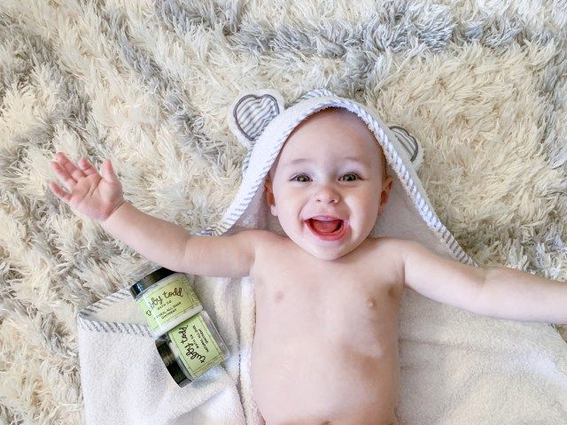 Nam nữ cho bé trai