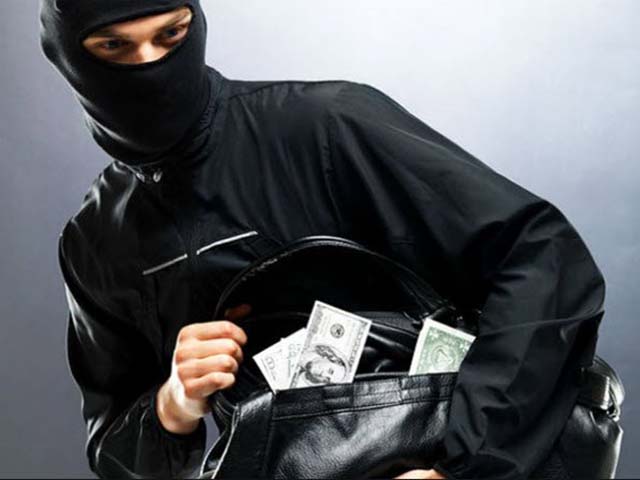 Người đàn ông đã đổi tiền