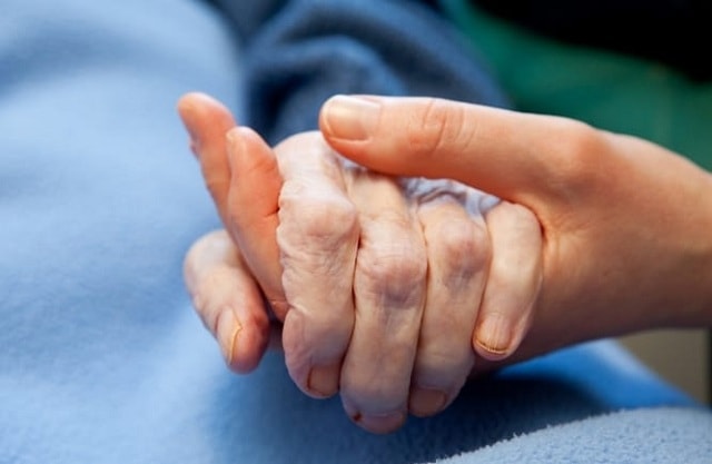 Tên của người cha ngoại quốc là gì?