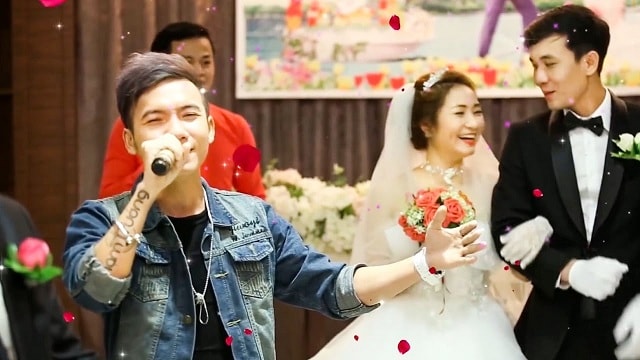 Một đám tang cho những người thích đi cỗ bàn