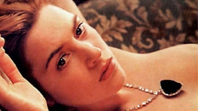 Đừng thay thế các nhà khoa học nữ