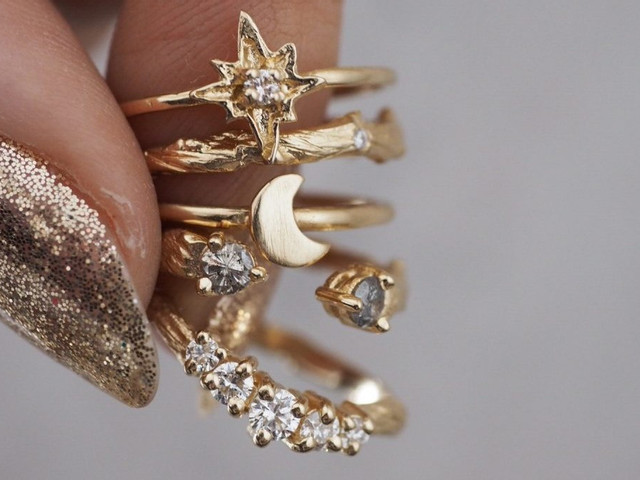 Mơ thấy đeo nhiều nhẫn vàng