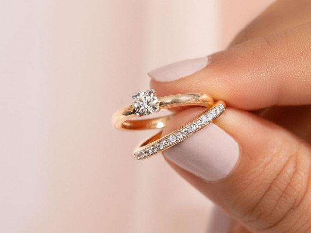 Mơ thấy người khác đeo nhẫn vàng