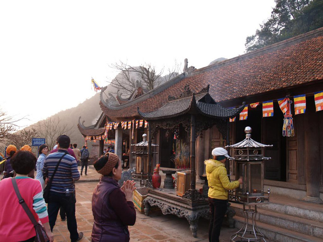 Nằm mơ thấy thắp hương trong chùa