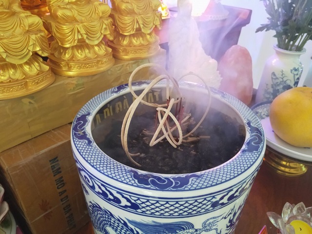 Mơ thấy thắp hương như thế nào?