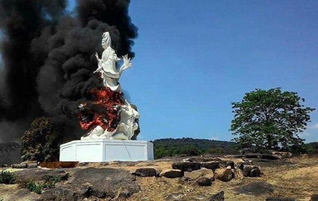 mo thay tuong quan am boc chay danh con gi