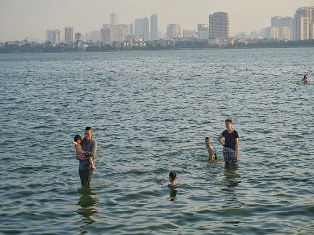 Mơ thấy mình đang lội trong hồ
